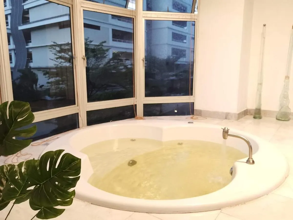 Jacuzzi Pool 3Bedroom, Walk To Stadium Kuala Lumpur